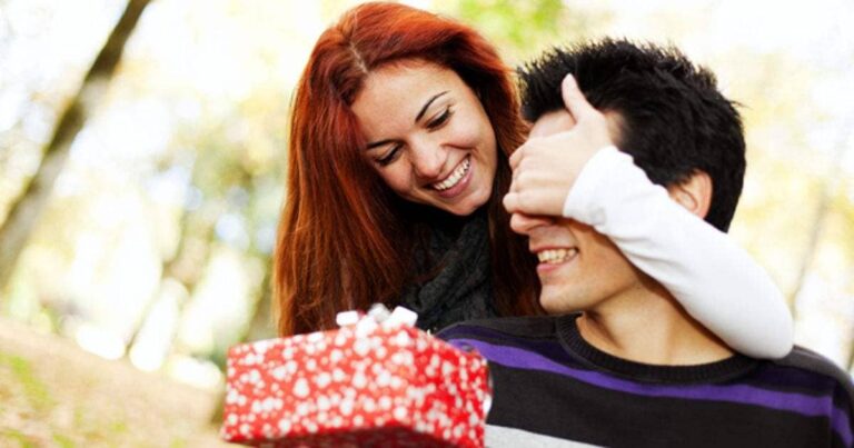 How to Choose a Perfect Gift for Him